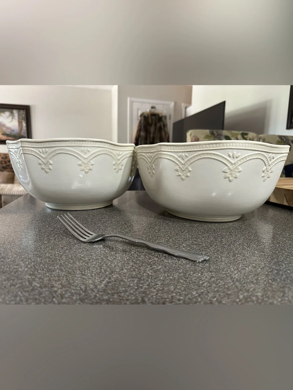 Brand New Pioneer Woman set of 2 ceramic serving bowls - Farmhouse lace